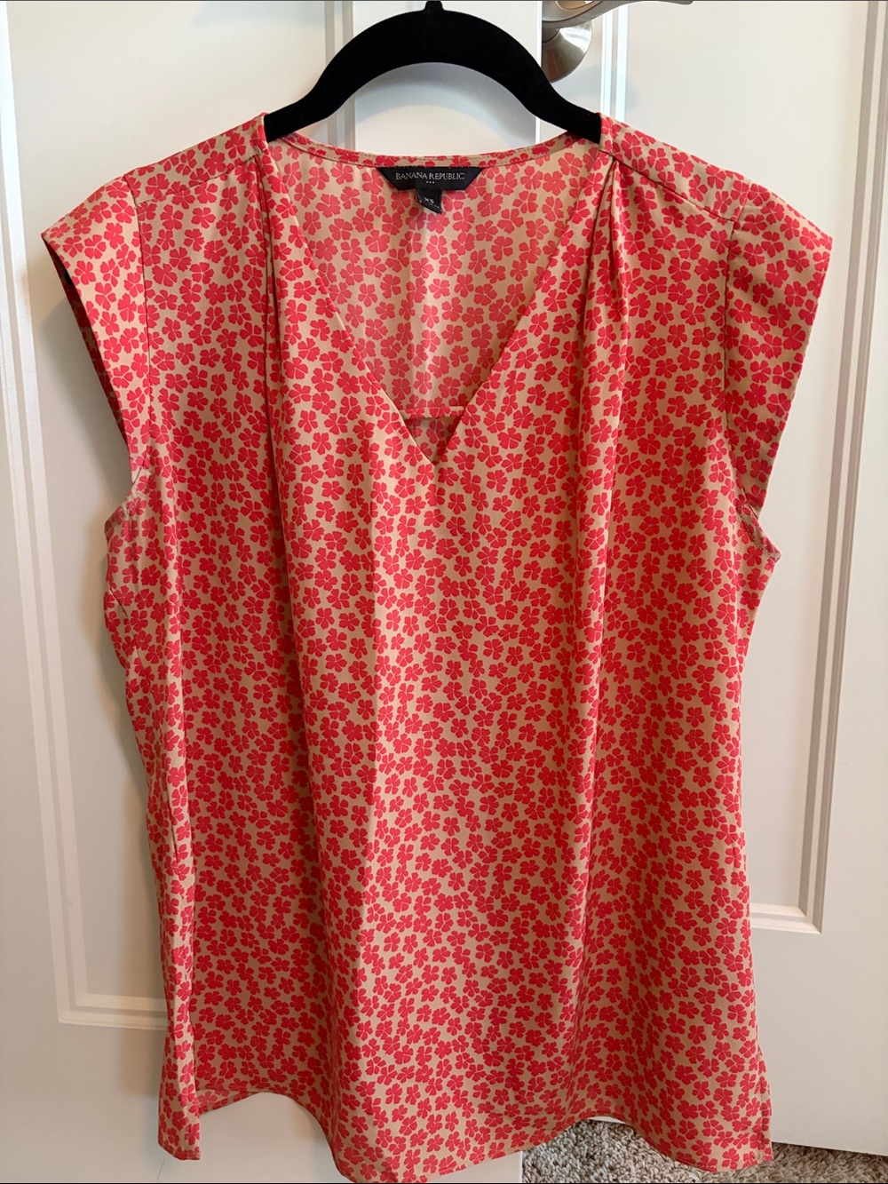 Banana Republic Coral and Cream Floral V-Neck Cap Sleeve Blouse